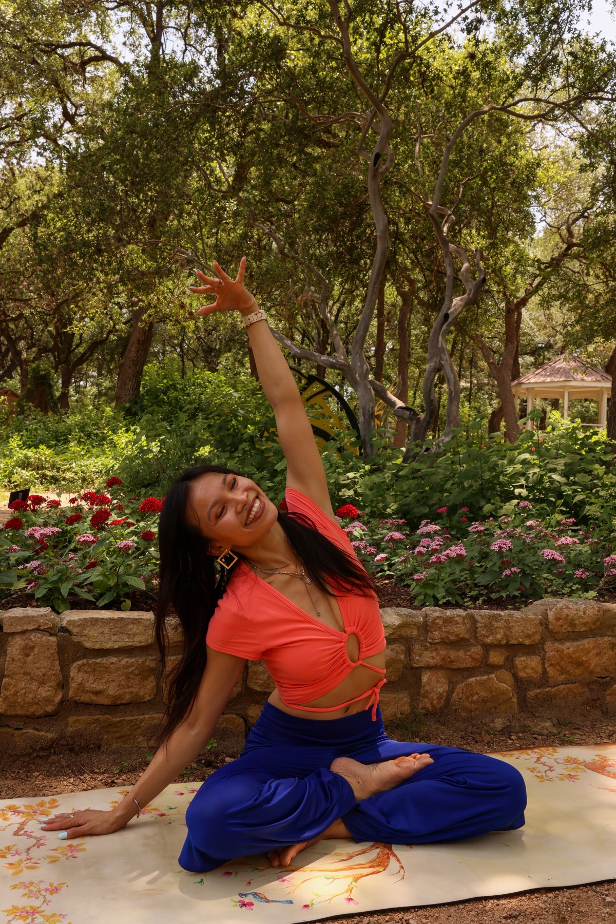 Malin in side stretch pose